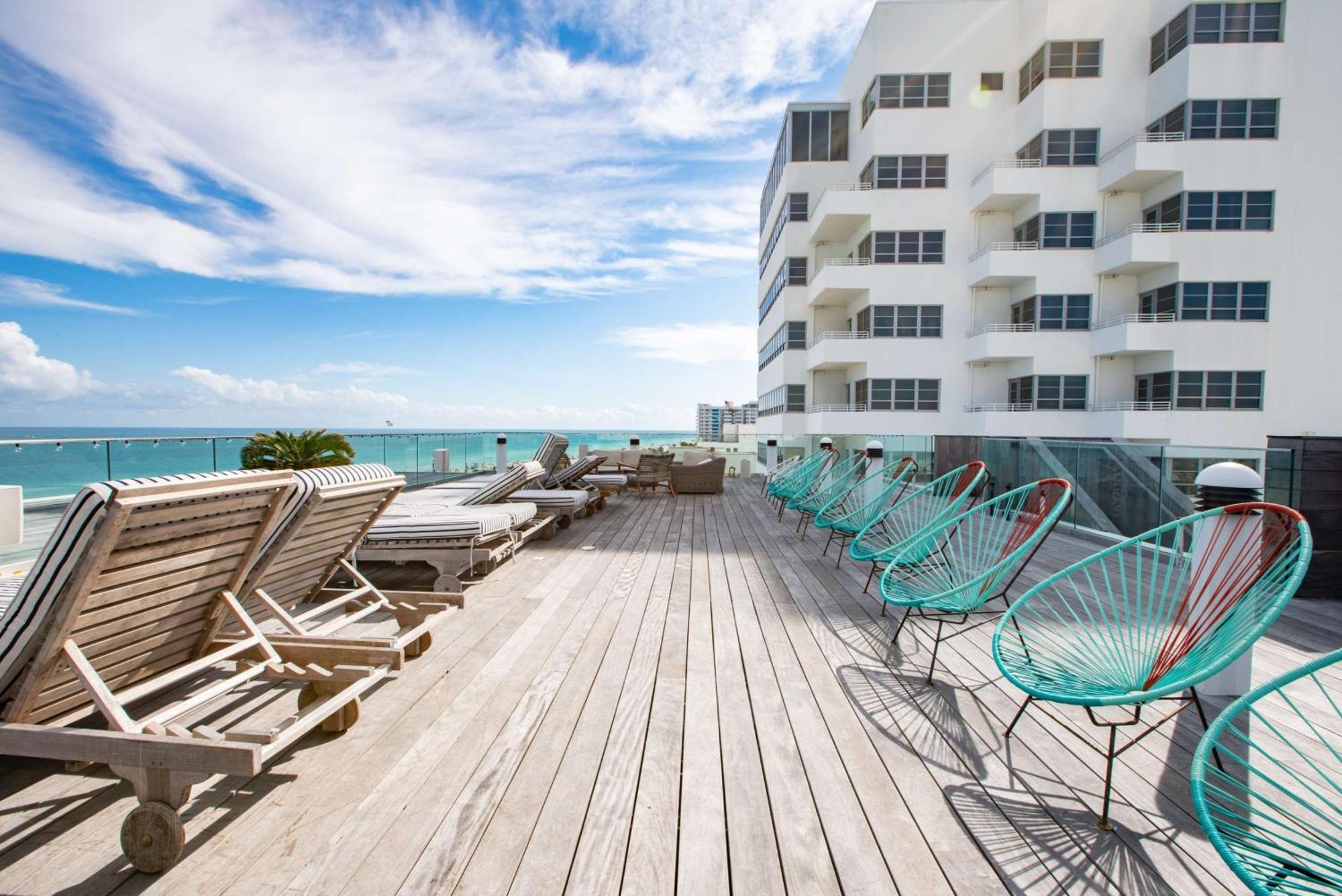 Nautilus Sonesta Miami Beach Ngoại thất bức ảnh Rooftop pool at the SLS Brickell